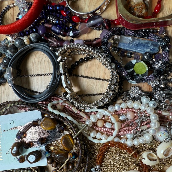 Gemstone, Glass, & Beaded Mystery Jewelry Lot 1lb Wearable, Fashion, Costume - Picture 6 of 14